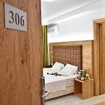 Aparthotel Artemis 4*