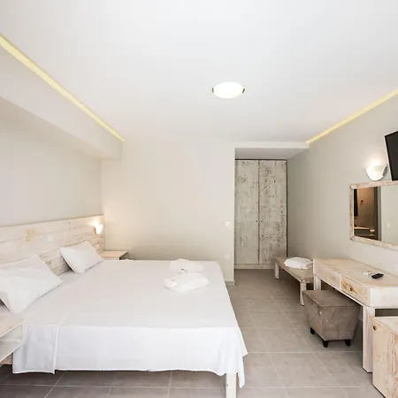 Artemis Aparthotel 4*