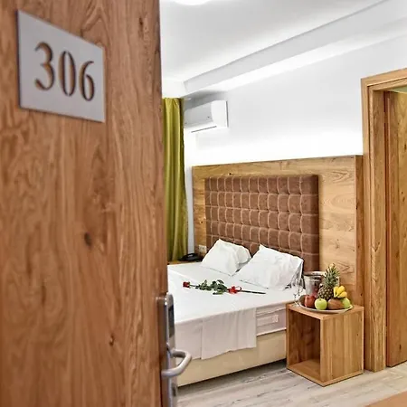 Ξενοδοχείο με διαμερίσματα Artemis 4*