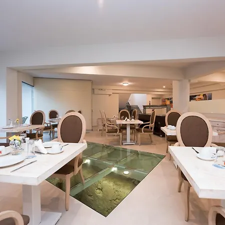 Ξενοδοχείο με διαμερίσματα Artemis Χερσόνησος