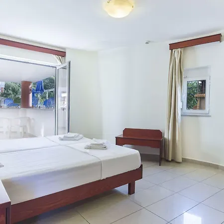 Apartmanhotel Artemis 4*