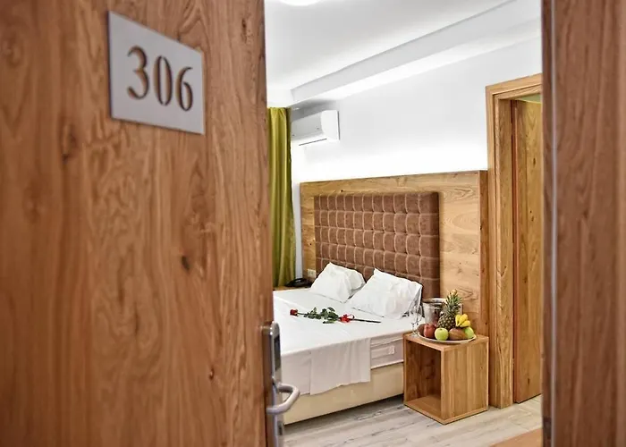 Aparthotel Artemis 4*