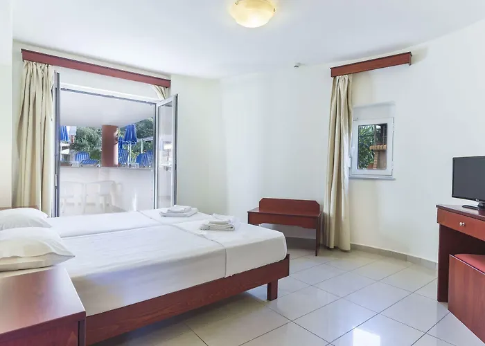 Aparthotel Artemis 4*