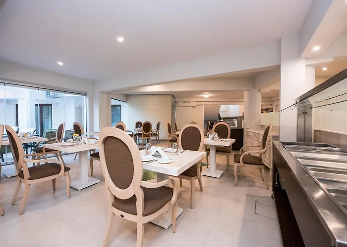 Aparthotel Artemis 4*