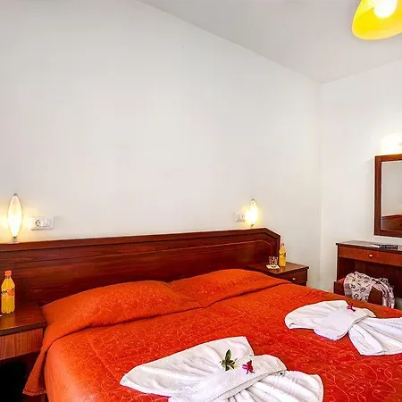 Apart Otel Artemis Hersonissos (Crete)